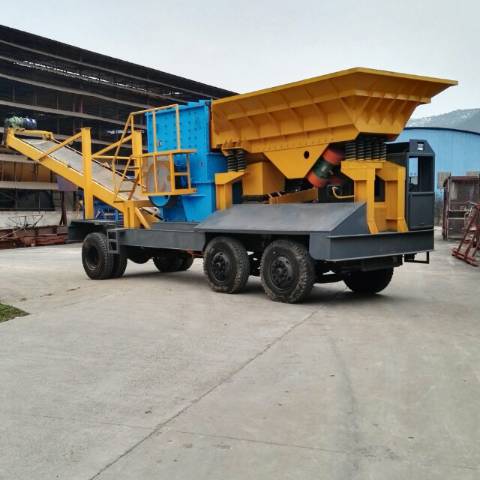 輪胎式-移動破碎站施工現(xiàn)場